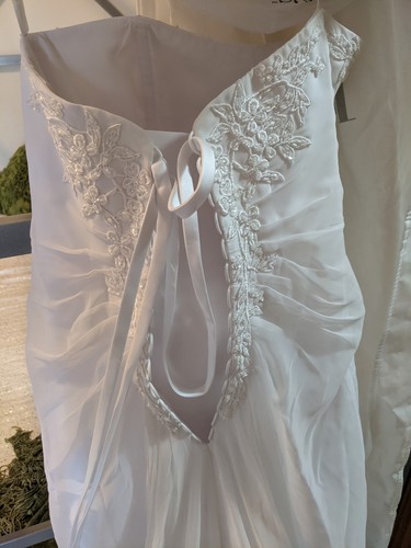 Bellissimo abito da sposa corsetto - impreziosito da trenino piccolo. Taglia 8 - Foto 4 di 5