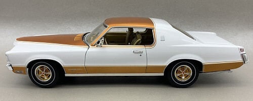 Royal Bobcat Grand Prix Model J Maßstab 1:18 Limitiert Auto World OVP NEU - Bild 7 von 7
