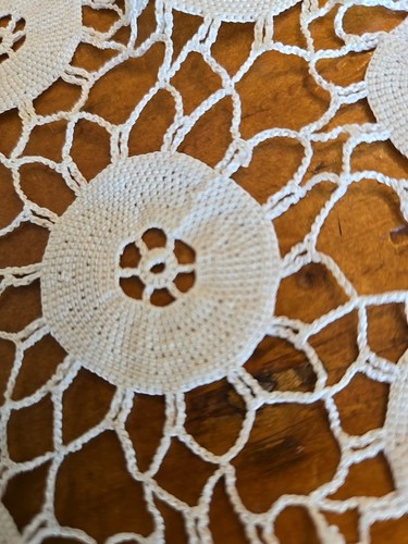 7 Vintage Handmade DOILIES Gourgeous - Picture 3 of 11