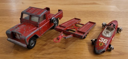 1965 CORGI TOYS GIFT SET 17 LAND ROVER 109” & FERRARI F1 RACING CAR ON TRAILER - Picture 6 of 7