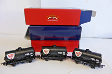 OO Gauge Bachmann 37-658, 37-658A, 37-658B Fina 14T Tank Wagons