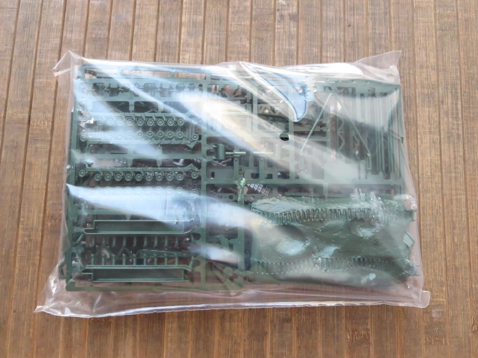 Churchill A.V.R.E. - Scala 1/76 - Revell 03221 - Immagine 3 di 4