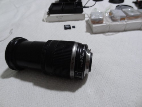 Canon  T2i  with 18-200 Canon lens 32 GB  1 double charger /4 batt-issues -works - Picture 9 of 18