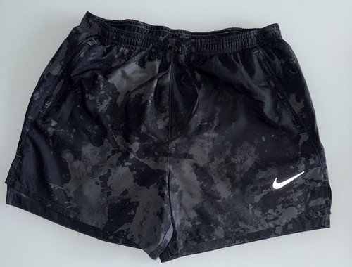 Kleine Nike Running 4" Schrittlänge Dri-Fit schwarze Trainingsshorts für Herren