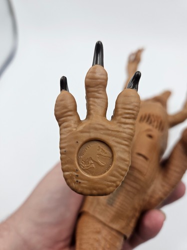 Jurassic World 2023 Epic Attack Chomp Back Baryonyx | Double Damage  - Picture 8 of 8