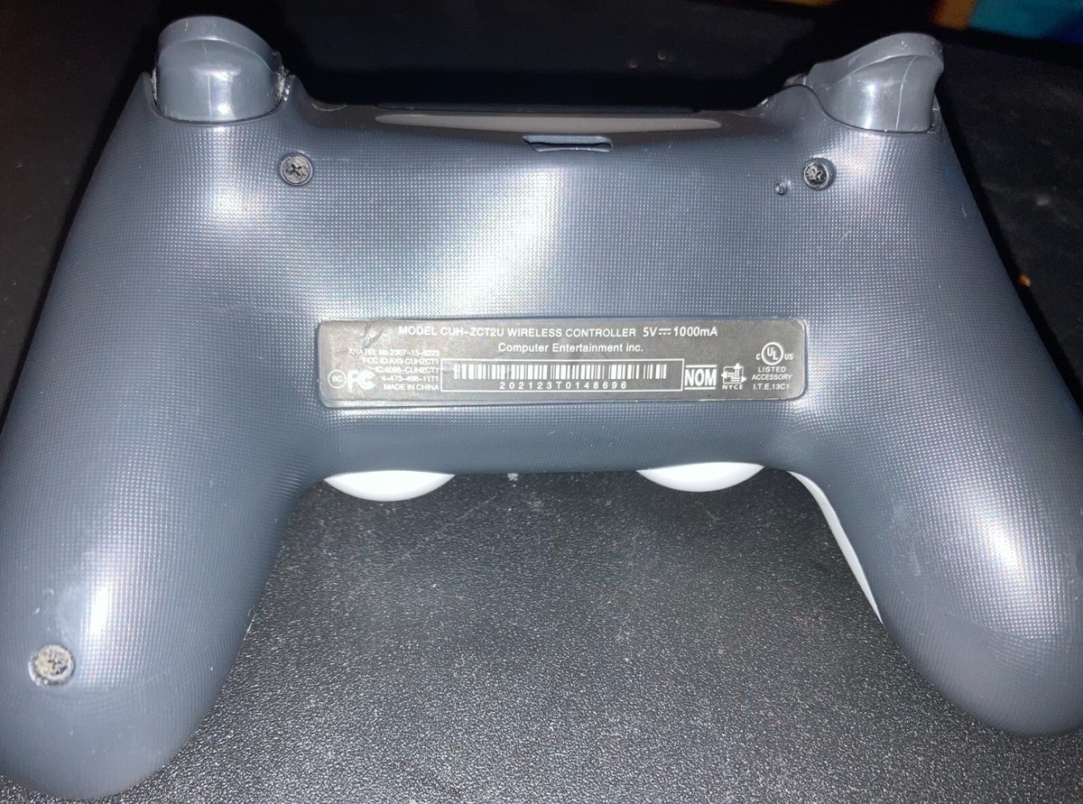 Ps4 controller outlet black and white