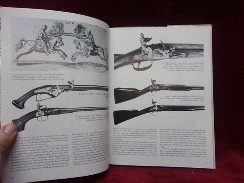 Vintage 1972 The World of Guns, Book, By: Richard Akehurst - Picture 9 of 12