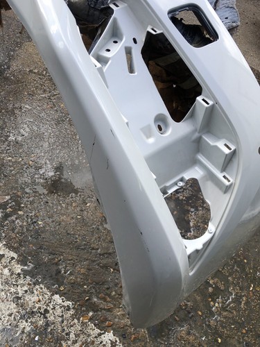 Toyota Auris Front Bumper - Picture 8 of 9
