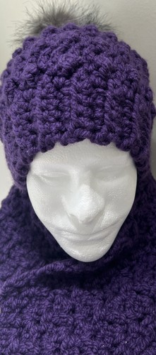 Wunderschön handgefertigt handgestrickt dunkel lila Kunstfell Bommel Mütze & Schal Set - Bild 2 von 12