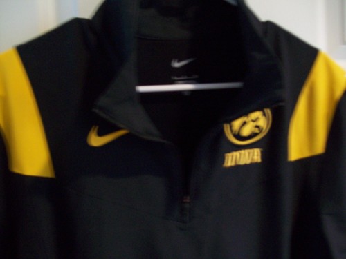 Nike Iowa Hawkeyes 1/4 Zip S/S Pullover Jacket Men's Size: Small LNWNT Black - Picture 15 of 17