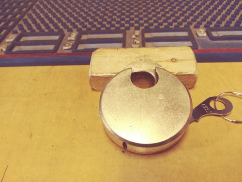 antique/vintage MILLER CHAMPION 6 lever push key pancake padlock w/key 6253 - Picture 4 of 8
