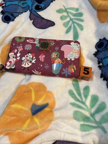 2023 Disney Parks Dooney & Bourke Weihnachten Mickey Minnie Mouse Geldbörse Neu mit Etikett - Bild 9 von 10