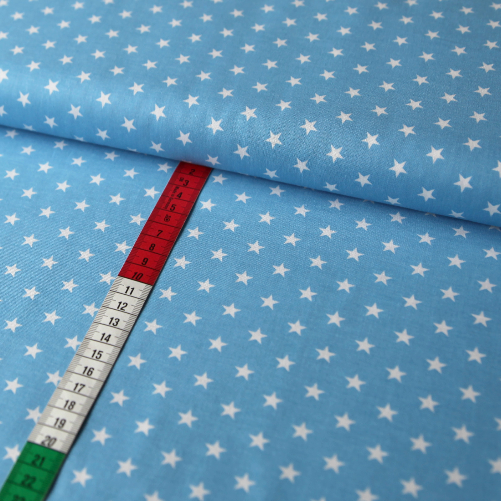 Baumwollstoff Baumwolle Sterne Weiß 8mm Groß auf Babyblau mit Sternen