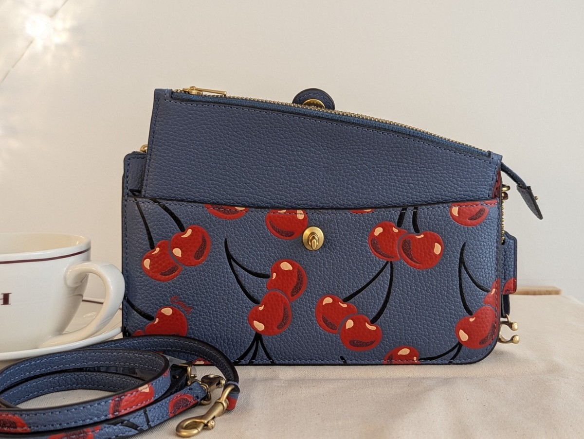 ♡レア♡ （新品未使用）✨ COACH✨ポーチ Coach Noa Pop Up Messenger with Cherry Print [Brass/Washed