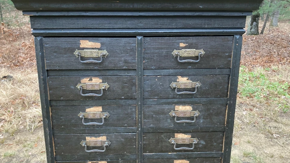 Antiguo gabinete de boticario tienda de campo estudio archivo tarjeta catálogo madera negra Foto 4 de 4