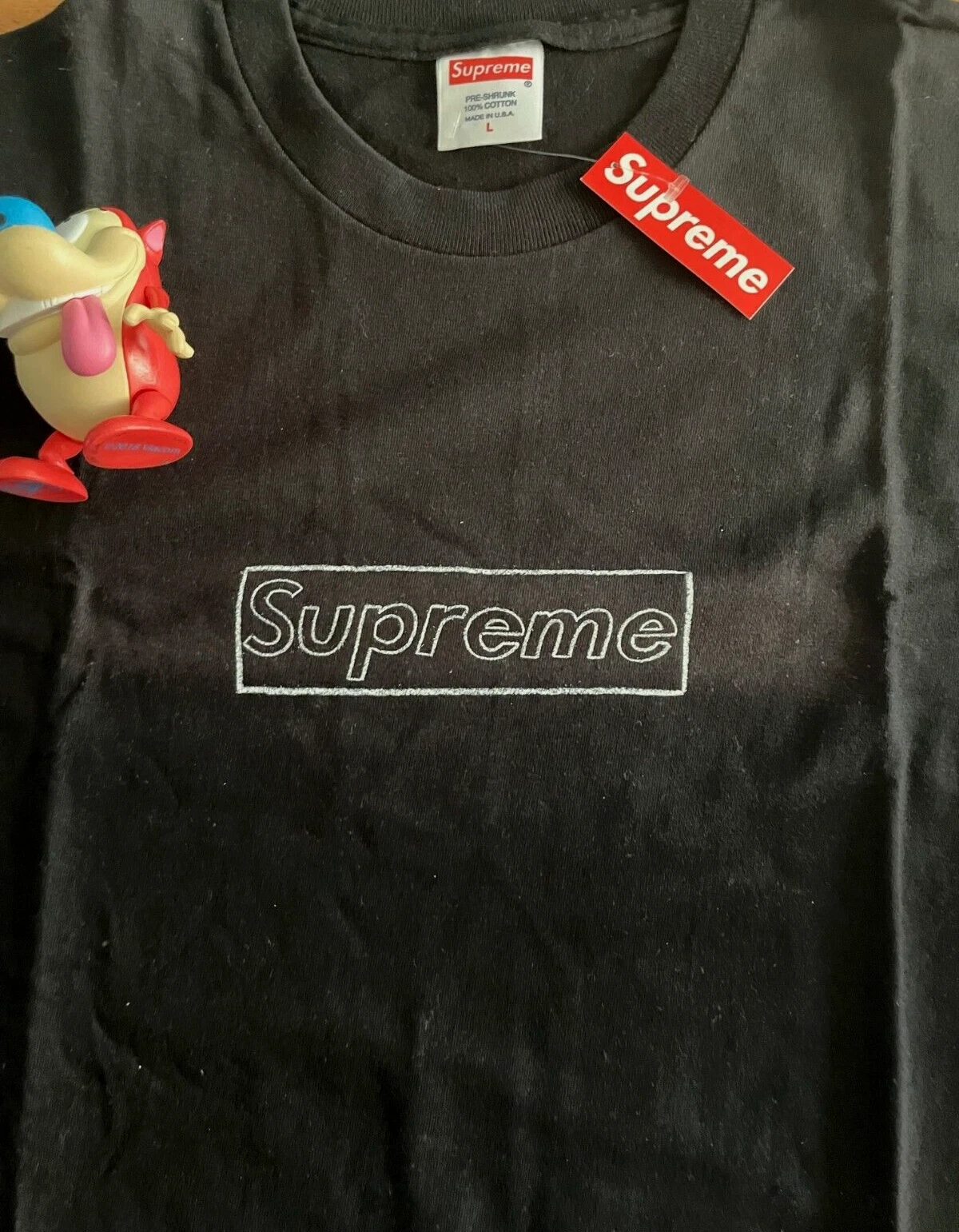 Neuf boîte noire Supreme Kaws logo T shirt L 2011 Kate 2Pac Tyson Travis SB né élevé