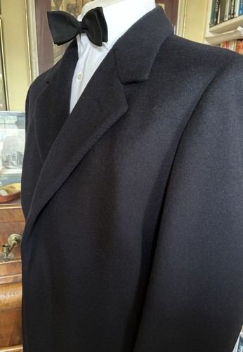 Aquascutum men’s navy wool overcoat. C44”. Single-br. In excellent condition - Picture 6 of 20