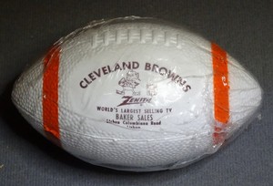 1960-039-s-Vintage-Cleveland-Browns-Mini-Brownie-Elf-Plastic-Football-Ad-Zenith-TV