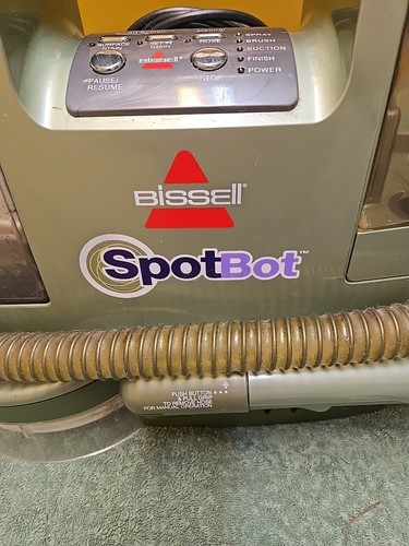 Aspiradora de alfombras portátil Bissell SpotBot 1200 verde  - Imagen 2 de 5