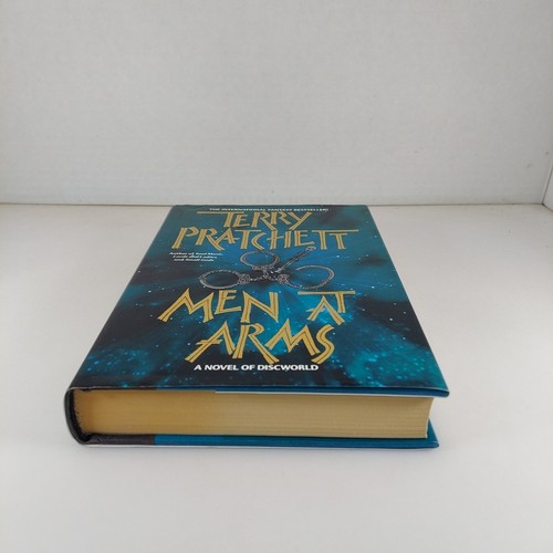 Men at Arms A Novel of Discworld Terry Pratchett 1996 Harper Prism 1st US Print - Foto 3 di 13