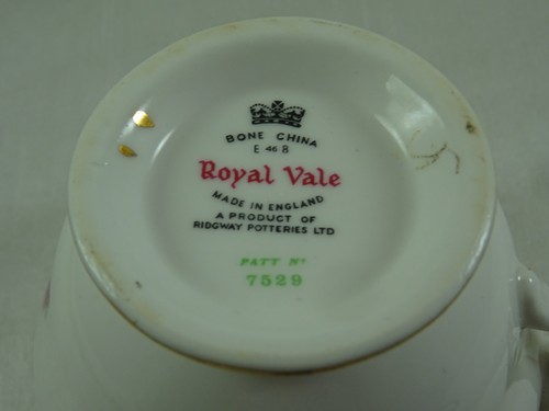 Tazza da tè Royal Vale Bone China Ridgeway Potteries LTD Inghilterra 7529 rosa boccioli - Foto 12 di 14
