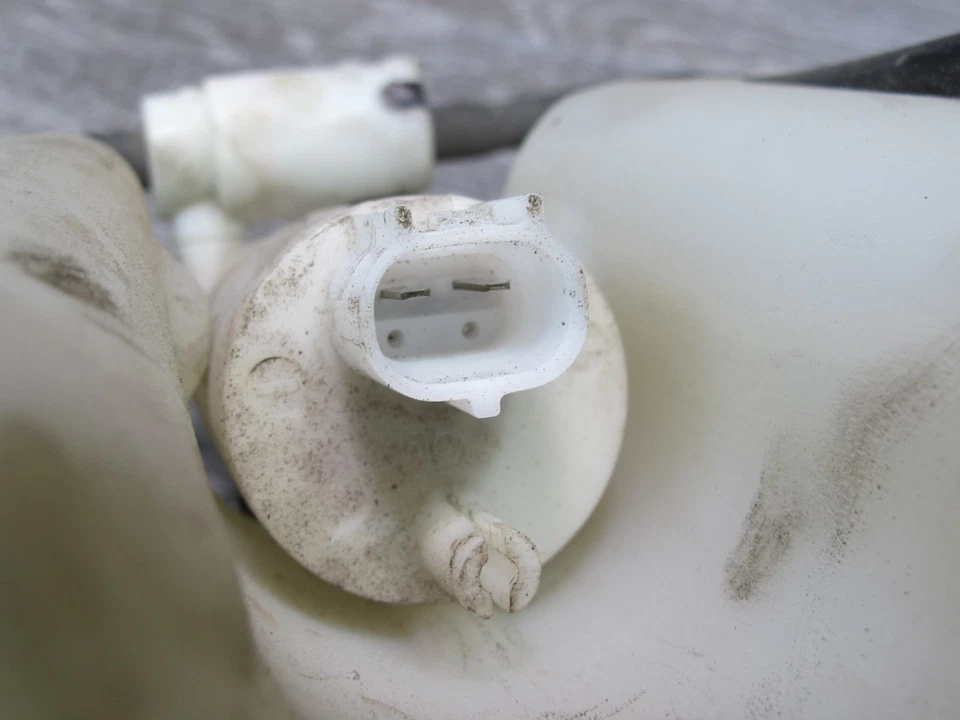 Hummer H2 2003-2007 limpiaparabrisas delantero limpiaparabrisas depósito botella Foto 4 de 4