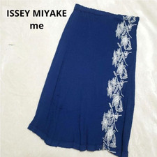 ISSEY MIYAKE me Blue Embroidered Sheer Skirt White Floral Pattern