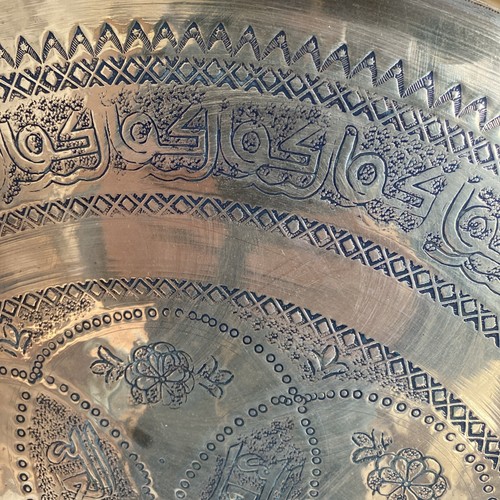 Grande vassoio da tavolo vintage arabo in ottone diametro 58 cm - Foto 2 di 8