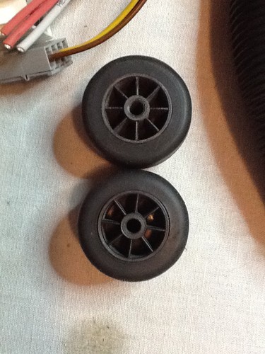 MANGUERA INFERIOR Y RUEDAS MIELE S7280 POCO USO 072425B - Imagen 6 de 6