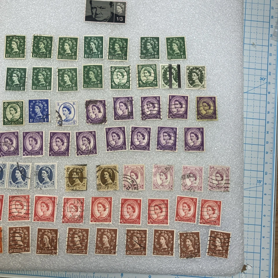 55 USED Vtg. Great Britain Stamps Queen Elizabeth Stamps + 1 Bonus; A DEAL! Look - Image 3 of 4
