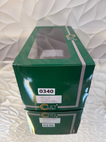 Modelos a escala 1/18 de culto Aston Martin DBS Vantage rojo metálico - Imagen 4 de 7