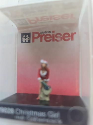 Preiser Mini-Figures 29028, Christmas Girl with a Sack of Gifts, HO Scale - Picture 2 of 4