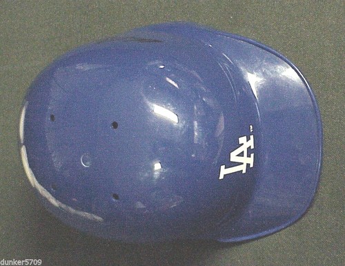 1 ELMETTO DA BATTUTA IN PLASTICA IN MINIATURA FIRMATO CON FIRMA LA 1997 RIDDELL - Foto 5 di 7