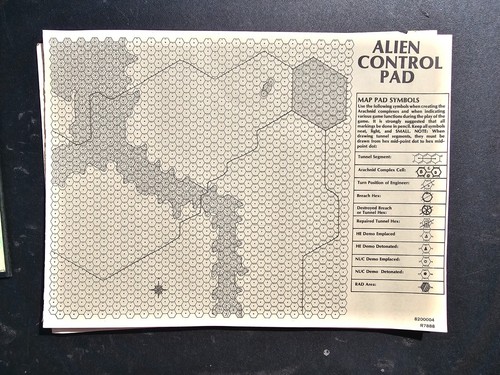 Robert Heinlein’s Starship Troopers Bookcase Game Man vs Monster Complete - Picture 5 of 10
