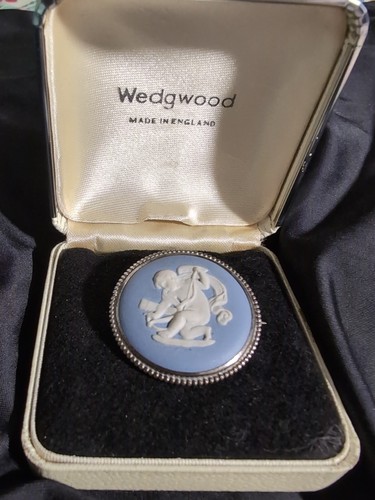 Vintage Cameo Wedgewood Blue Jasperware w/ Cupid in White Brooch Pin In Orig Box - Picture 6 of 10