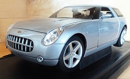 Road Signature argento metallizzato Chevrolet Nomad Concept 1:18 in confezione originale - Foto 3 di 5