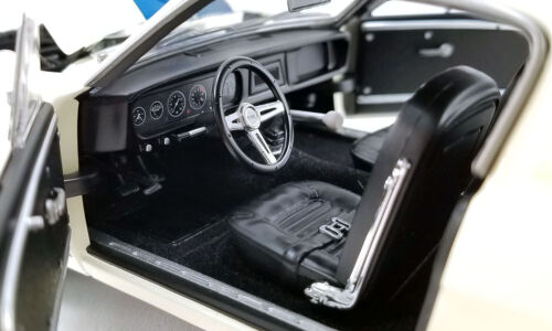 1/18 (WR) 1965 Ford Mustang Shelby G.T.350R "Street Fighter" crema con blu - Foto 3 di 5