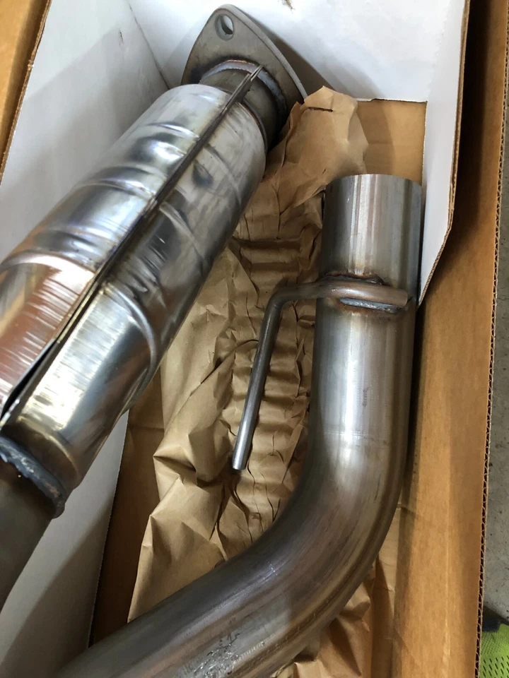 MAGNAFLOW 49602 DIRECT-FIT CATALYTIC CONVERTER FOR 03-09 CHEVY 2500 3500 EXPRESS Foto 3 de 4