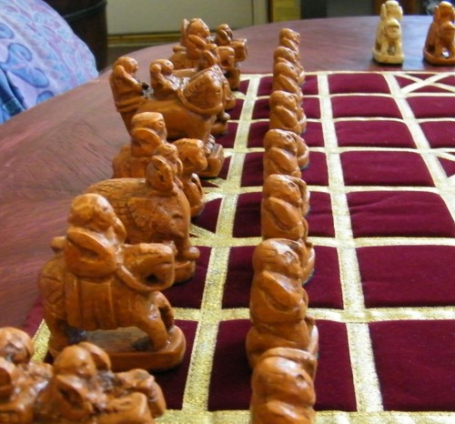 AFRASIAB CHESS SET WITH CLOTH ASHTAPADA MAT, circa 700 AD - REPRODUCTION (890) - Picture 3 of 11