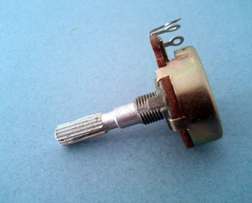 Potentiometer 500K OHM Logarithmic Taper Audio/Mono Pot Knurled Shaft B500K Q - Picture 2 of 5