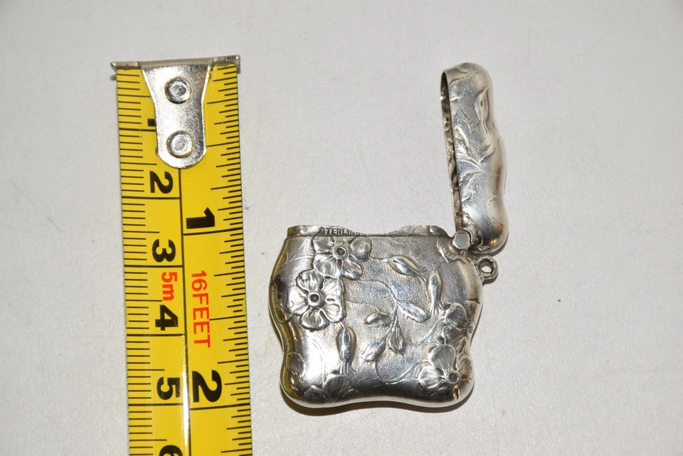 Unger Bros Art Nouveau Plata Esterlina Estuche de Estampillas Colgante Dama Pandereta Foto 4 de 4