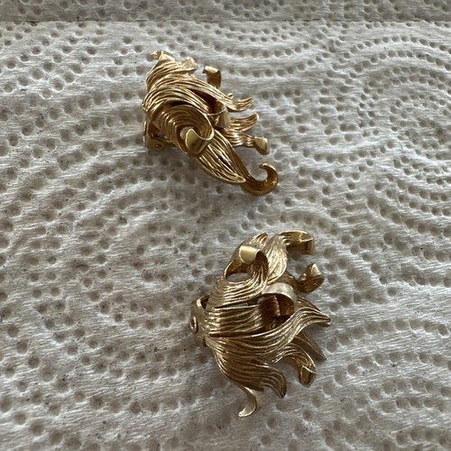 1955-1971 Marcel Boucher Gold Tone Clip On Earrings Ornate Signed And Numbered - Picture 5 of 11