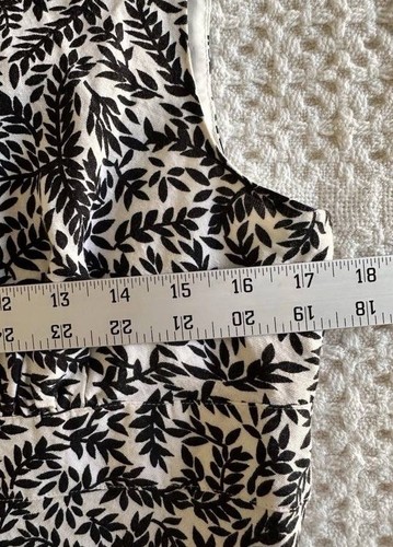 Ann Taylor Linen Blend Top Size 8 Sleeveless Black White Leaf Print V- Neck - Picture 5 of 8