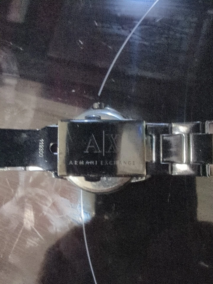 Relógio feminino Armani Exchange AX4323 Julietta mostrador preto banhado a íons pretos - Imagem 4 de 4