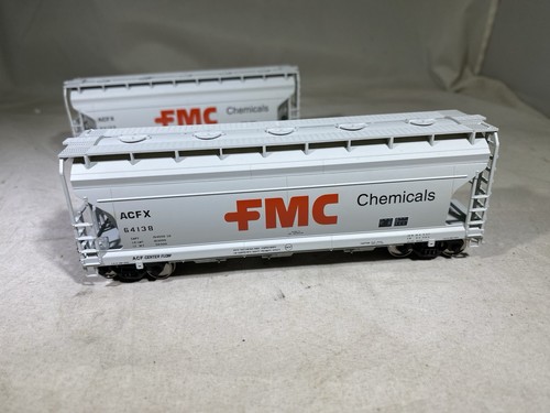 2 Atlas Trainman ACF 3560 FMC Chemicals ACFX 64138 tramoggia coperta scala HO NUOVE - Foto 7 di 23