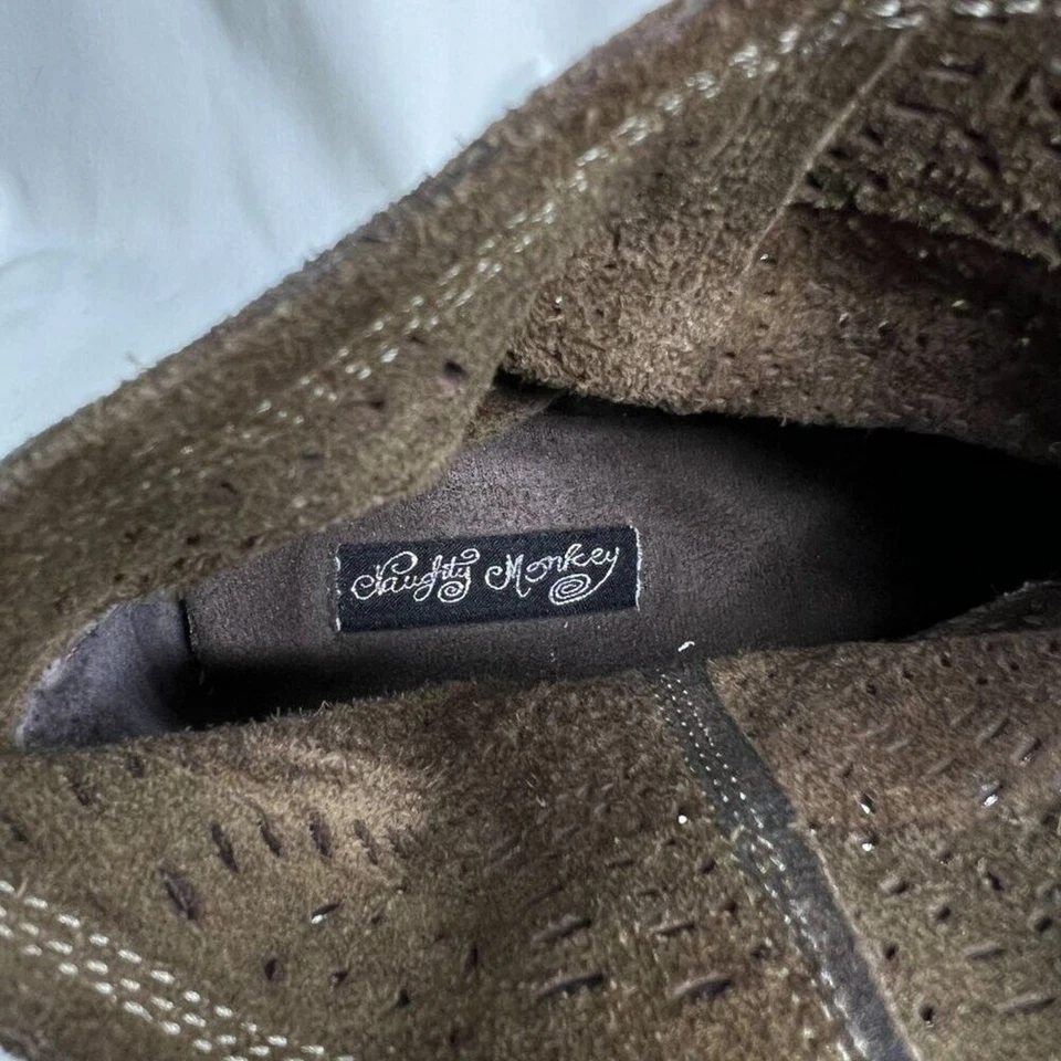 Botines de gamuza Naughty Monkey bordados recortados marrones para mujer 9,5 festival Foto 2 de 4