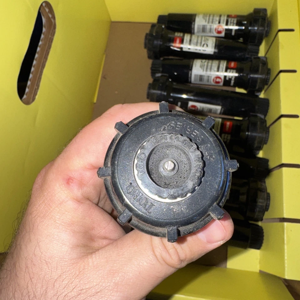 Lote de 9 aspersores pop-up de 4 pol. 570Z Pro 0-360 graus padrão ajustável Toro 53814 - Imagem 4 de 4