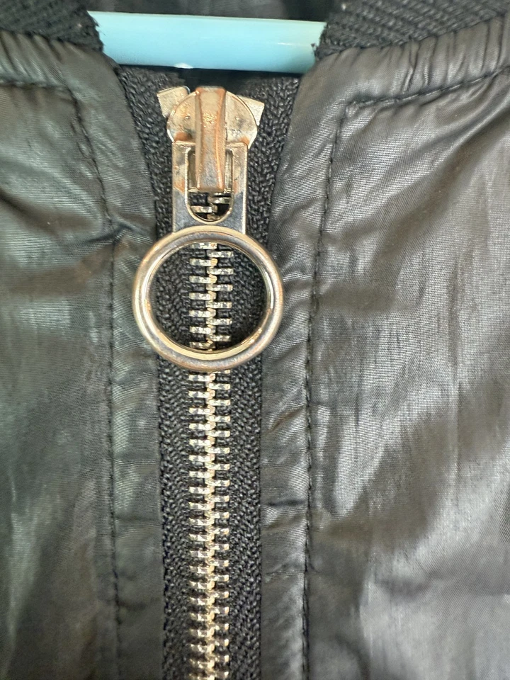 Chaqueta Brandy Melville Mujer Pequeña Bombardero Cremallera Puffer Ligera Informal Foto 2 de 4