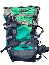 VenTerra Men's Crunchy 35 Hiking Backpack IN Black and Green Medium torso
