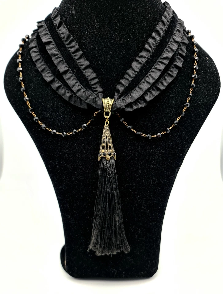 Hermoso collar gargantilla vintage de tela negra de Michal Negrin. Foto 4 de 4